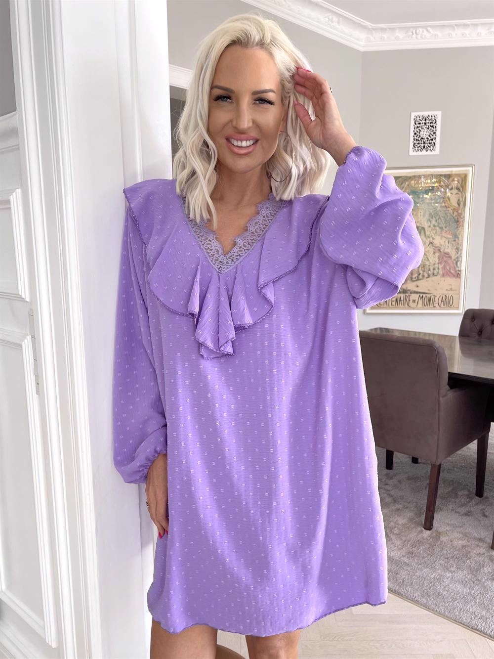 Simone dress - Klänning med spetskant och volanger